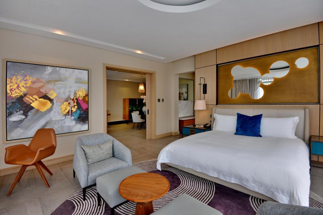 The Houghton Hotel, Spa, Wellness & Golf Johannesburg Room photo A suite at the hotel