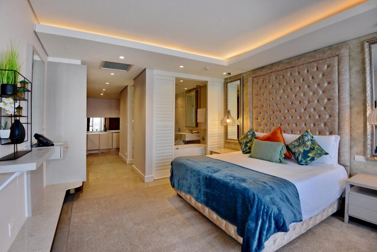 The Houghton Hotel, Spa, Wellness & Golf Johannesburg Exterior photo A bedroom at the Cape Town Marriott Hotel
